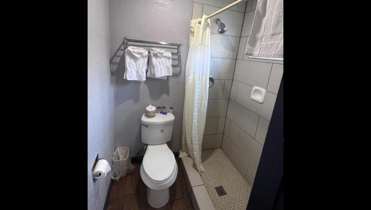 Anchorage Inn Lakeport Bagian luar foto